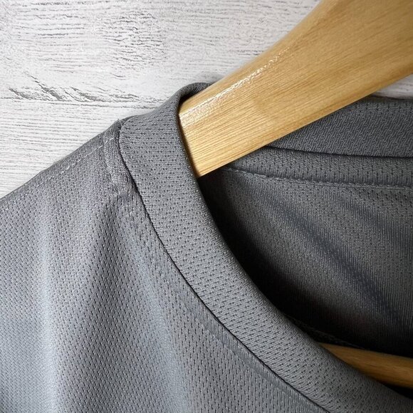 SCOTTeVEST Shirt Mens Size Large Charcoal Gray Performance Short Sleeve Pockets - Picture 10 of 16